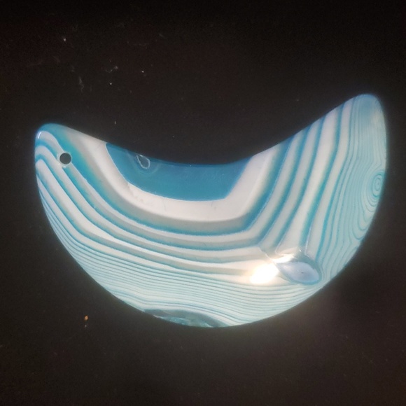 New Blue and White Stripes Agate Crescent Moon Pendant. - Picture 2 of 8